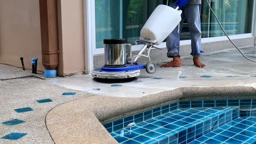 تنظيف مسابح